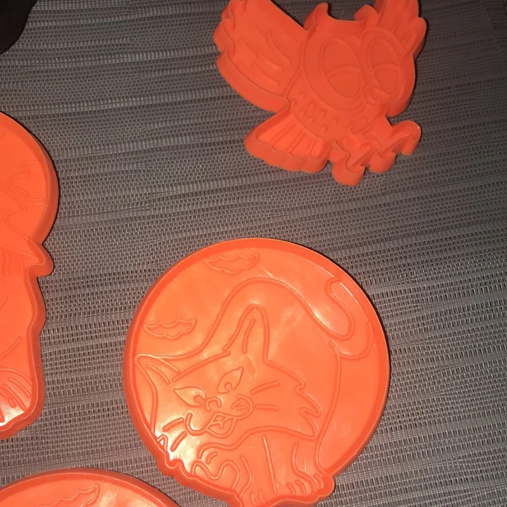Halloween Plastic Cookie Cutters Press Lot of 8 Witch Bat Ghost Cat Vampire